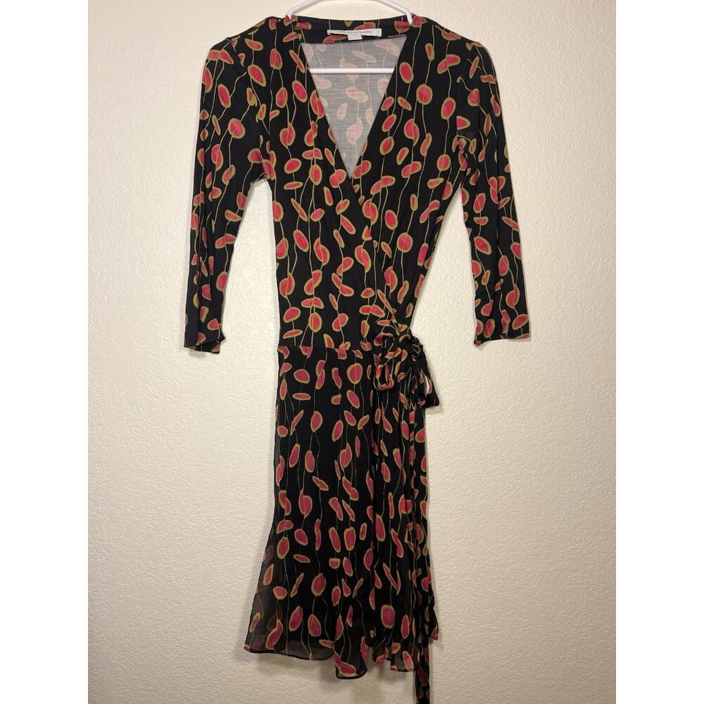 DIANE VON FURSTENBERG Hem Switching Silk Wrap Dress Size 2 Black Pink Floral